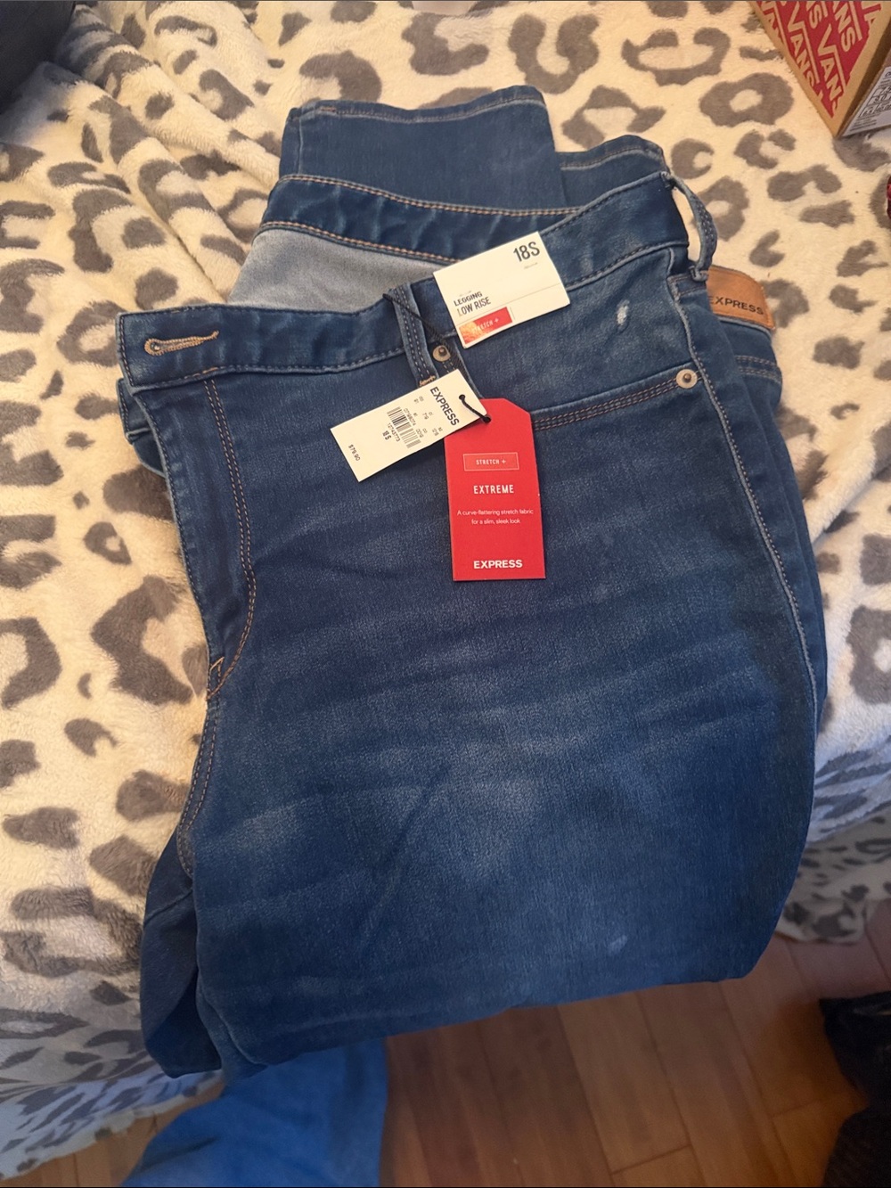Express NWT Extreme Stretch Low Rise Skinny Jeans Size 18S